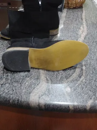 Botas negras cómodas con hebilla piel ante