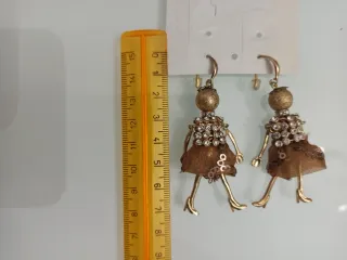 Orecchini pendenti figura donna / bambola