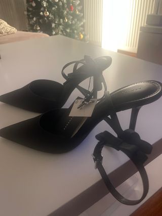 Zapatos Bershka tacón punta tiras lazo T38