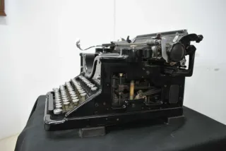 Antigua Máquina de escribir Hispano-Olivetti