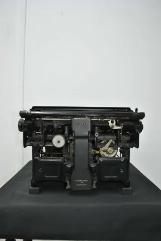 Antigua Máquina de escribir Hispano-Olivetti