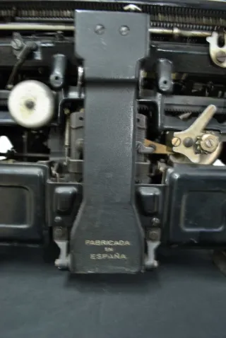 Antigua Máquina de escribir Hispano-Olivetti