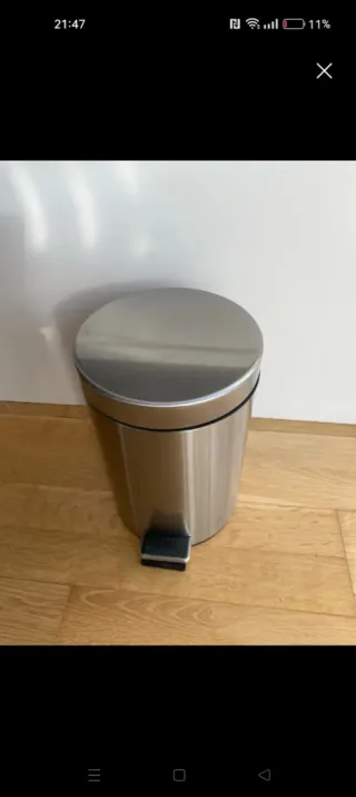 Papelera de pedal pequeña. 26x20cm