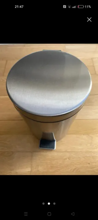 Papelera de pedal pequeña. 26x20cm