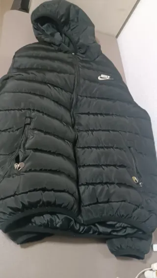 Chaqueta Nike Negra con Capucha