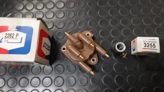 Lote de tapas Delco ANGLI para coches clasicos.