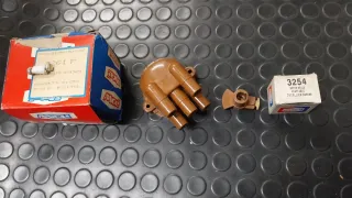 Lote de tapas Delco ANGLI para coches clasicos.