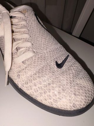 Nike T90 SE Beige/Negro Nuevas