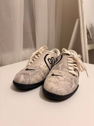 Nike T90 SE Beige/Negro Nuevas