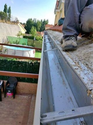 Limpieza de tejados, paneles solares y canalones