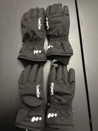 Dos Guantes de Nieve Decathlon Negros