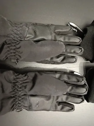 Dos Guantes de Nieve Decathlon Negros