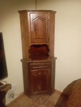 Mueble esquinero antiguo de madera