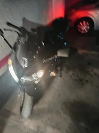 Moto deportiva negra