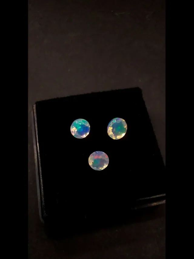 Lote 3 ópalos redondos