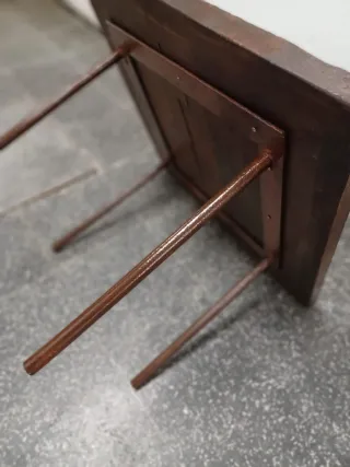 Mesa antigua de madera tallada. No se envía.