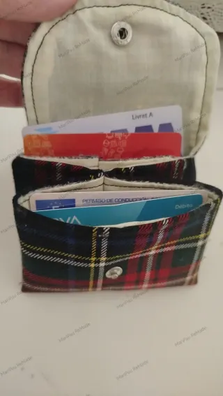 Monedero de tela escocesa