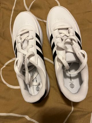 Zapatillas Adidas Blancas y Negras