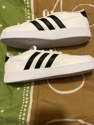 Zapatillas Adidas Blancas y Negras