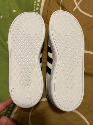 Zapatillas Adidas Blancas y Negras