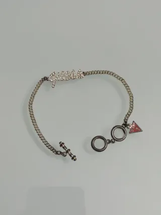 Braccialetto Guess con ciondolo triangolare