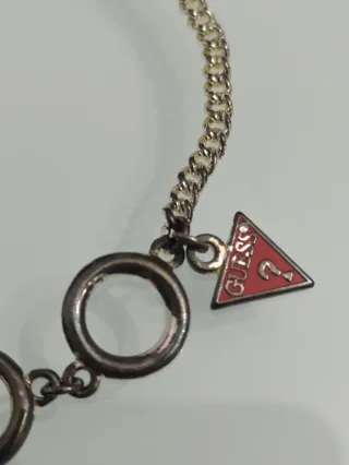 Braccialetto Guess con ciondolo triangolare