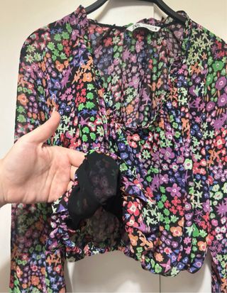 Blusa Zara floral multicolor Talla S
