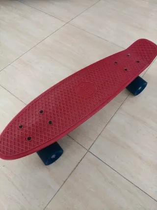 Monopatín rojo para niños