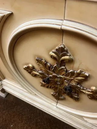 Aparador de madera con mármol