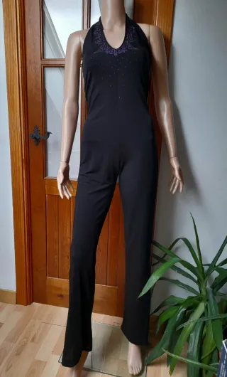 Mono de fiesta halter con pedrería lila