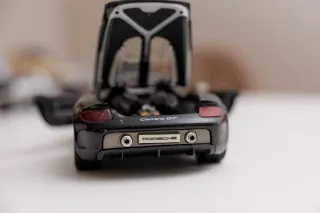 Maqueta Porsche Carrera GT 1/18 Negra Maisto