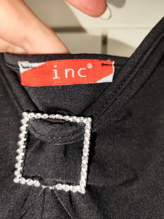 Top negro con volantes y pedrería