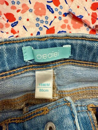 Conjunto niña top floral y pantalón vaquero
