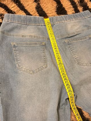 Jeans a leggings skinny strappati donna