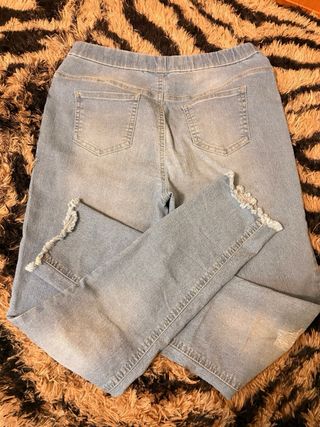 Jeans a leggings skinny strappati donna