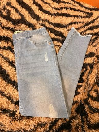 Jeans a leggings skinny strappati donna