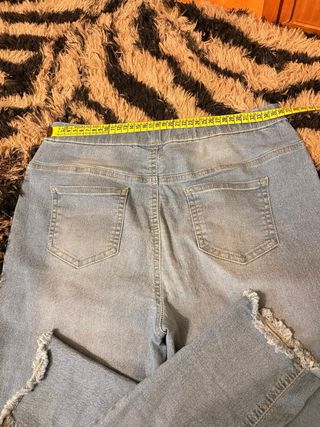 Jeans a leggings skinny strappati donna