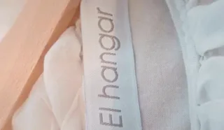 Blusa El Hangar Beige/Blanca con Volantes