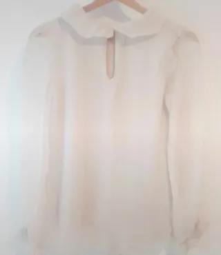 Blusa El Hangar Beige/Blanca con Volantes