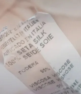 Blusa El Hangar Beige/Blanca con Volantes