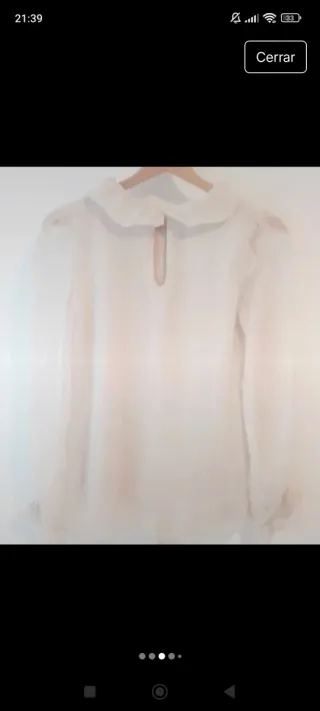 Blusa El Hangar Beige/Blanca con Volantes