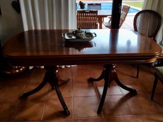 Mesa EXTENSIBLE y 6 SILLAS Clásicas