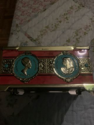 Cofre antiguo metal motivos egipcios