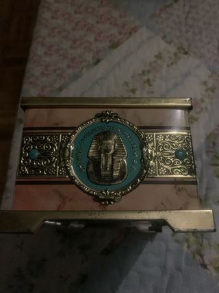 Cofre antiguo metal motivos egipcios
