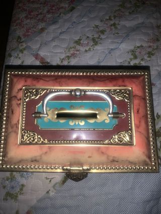 Cofre antiguo metal motivos egipcios