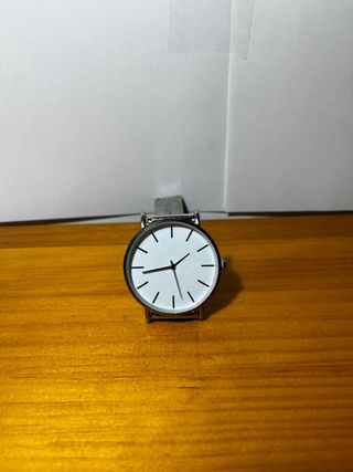 Reloj Minimalista Plateado Unisex Nuevo