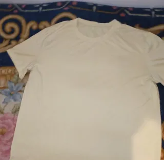 Camiseta básica amarilla
