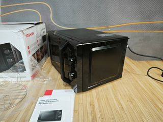 Microondas Toshiba 20L MW2-MG20P(BK) con Grill