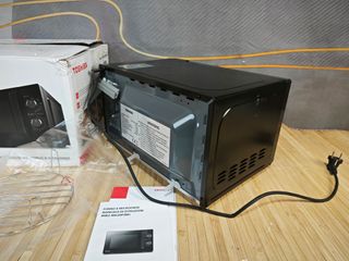 Microondas Toshiba 20L MW2-MG20P(BK) con Grill