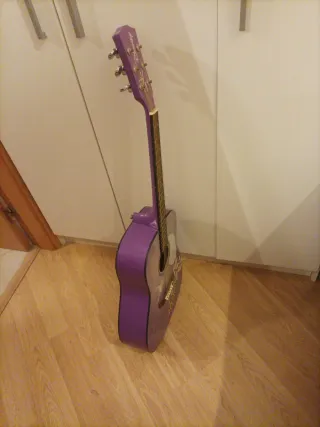 Guitarra púrpura Disney Hannah Montana con Funda